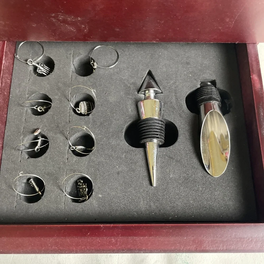 Wine‎ Accessory Gift Set in Wood Box – Glass Charms, Stopper & Pourer Bar Kit